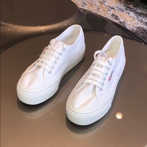 Woman’s Superga platform sneakers